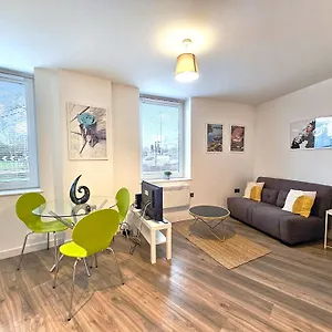 beautiful-1-bedroom-apartment-at-the-iconic-post-house.cardiffhotelswales.com/